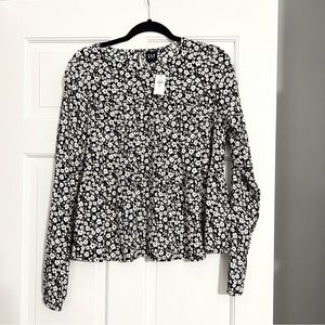 *NWT* Women’s GAP black and white floral long-sleeve blouse
